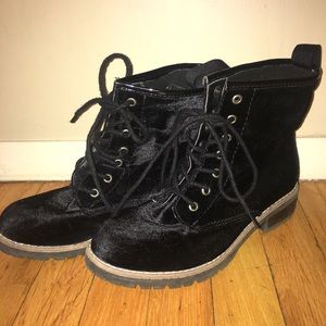 STEVE MADDEN VELVET SHORT COMBAT BOOTS